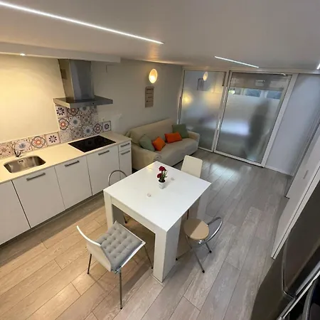 Apartment Studio 612 *